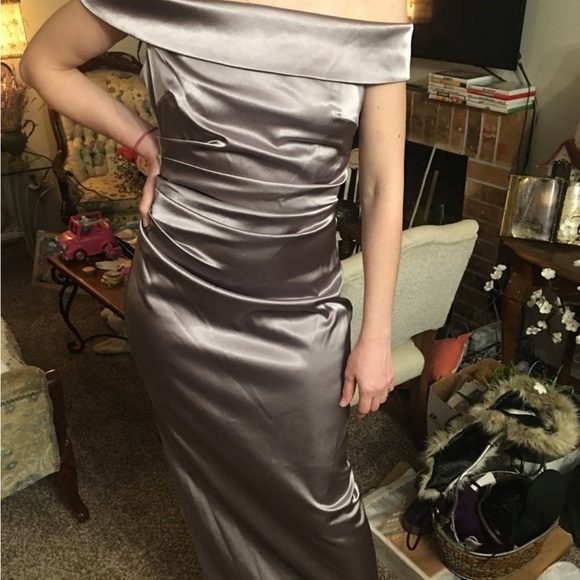 Elegant Off-Shoulder Satin Dress - Picture 2 of 3